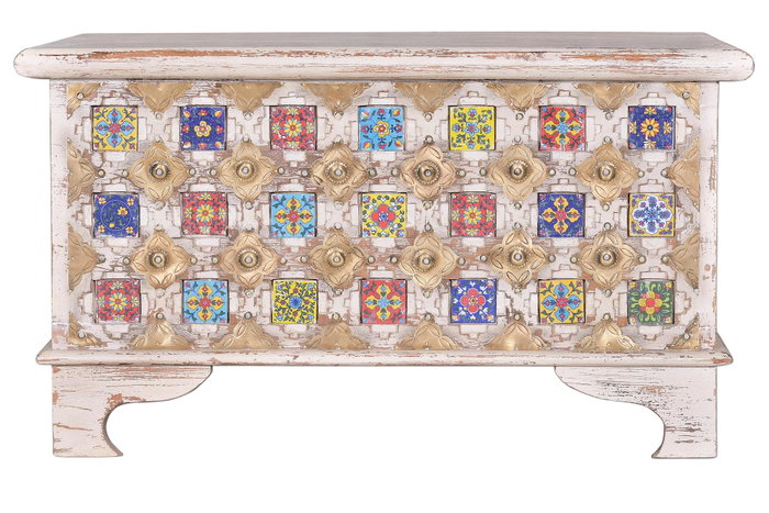 Giner Y Colomer Baúl Madera de Mango con Detalles en Cerámica y Bronce Blanco Envejecido 45x80x40 cm